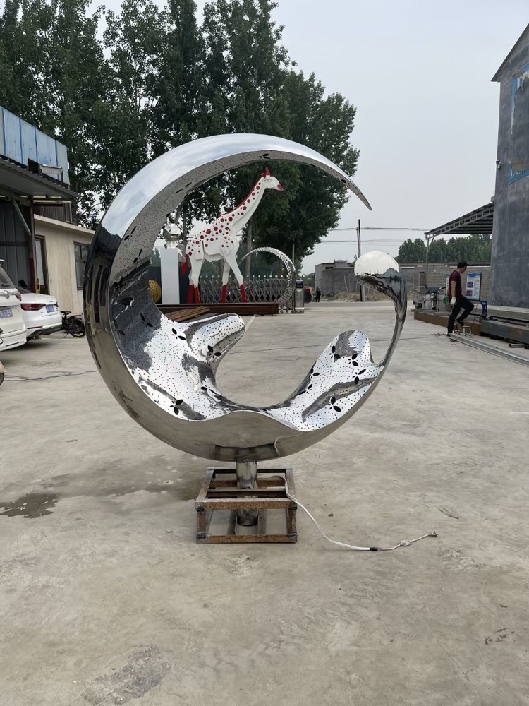 不锈钢材质抽象镂空圆环雕塑摆件