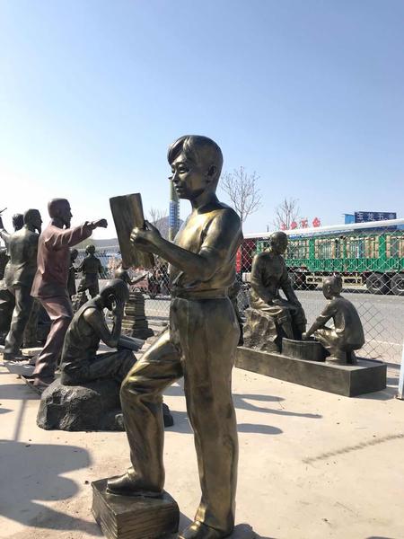 玻璃钢仿铜色读书人雕塑室外摆件
