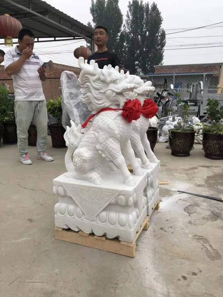 汉白玉瑞兽麒麟石雕